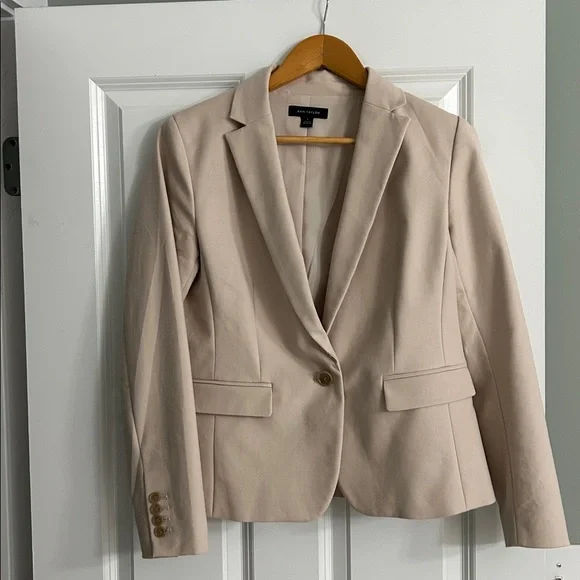 Ann Taylor Beige Suit Set- Blazer size 4, Pants size 0 - Picture 3 of 7